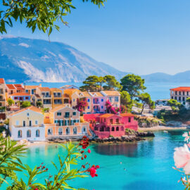 Puerto de Sami en Kefalonia durante un crucero por las Islas Griegas